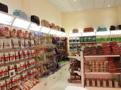 1452052255860882.jpg 样板店货架-6.jpg